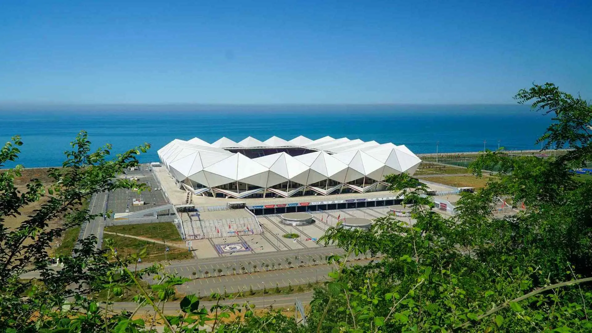 Şenol Güneş Spor Kompleksi • Fotoğraf 6